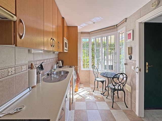 Image No.9-2 Bed Townhouse for sale