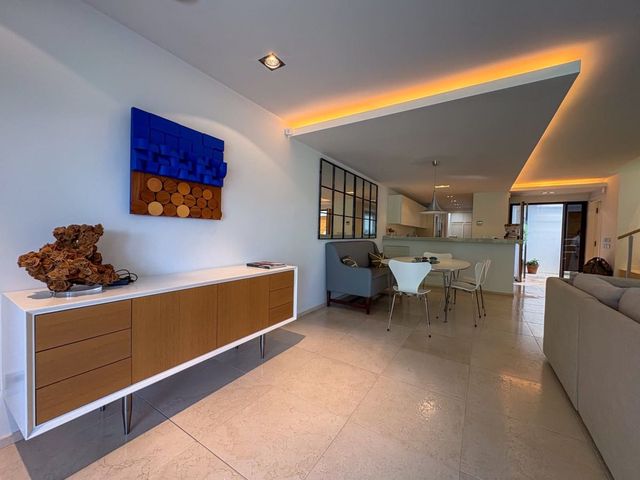 Image No.7-2 Bed Townhouse for sale