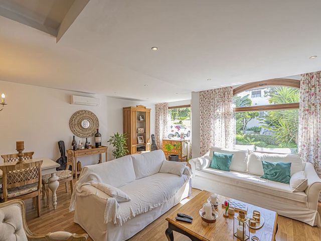 Image No.6-2 Bed Townhouse for sale