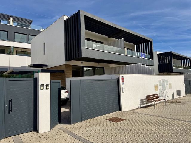 Image No.2-3 Bed Townhouse for sale
