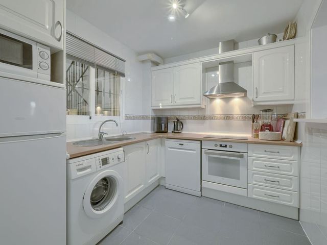 Image No.16-2 Bed Apartment for sale