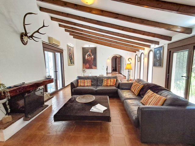 Image No.4-7 Bed Villa for sale