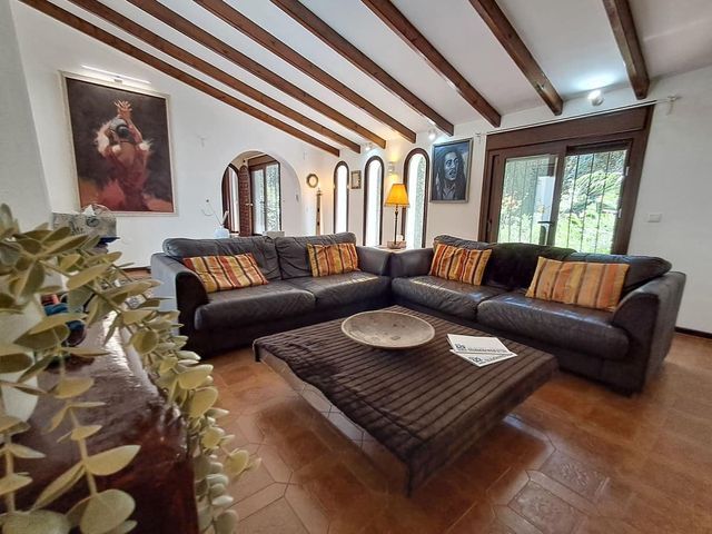 Image No.5-7 Bed Villa for sale