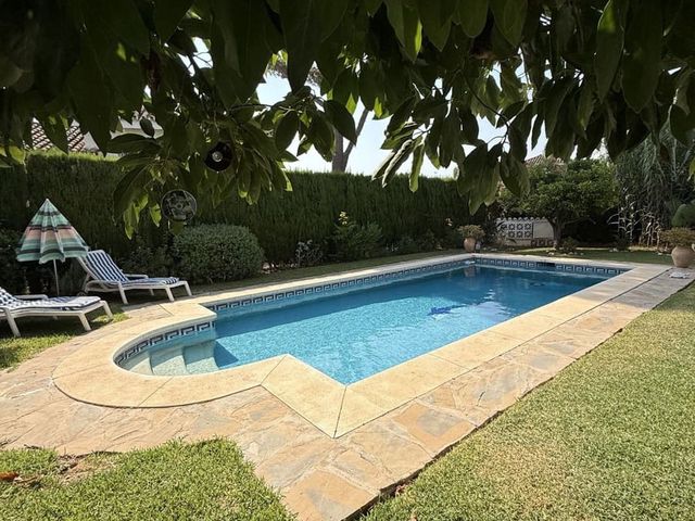 Image No.2-4 Bed Villa for sale