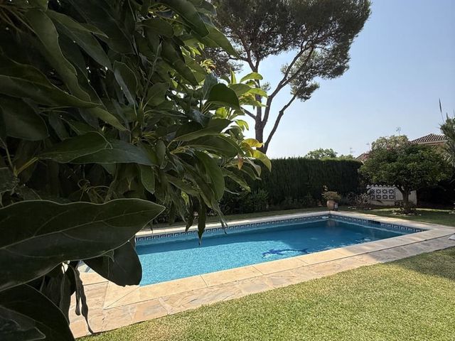 Image No.3-4 Bed Villa for sale