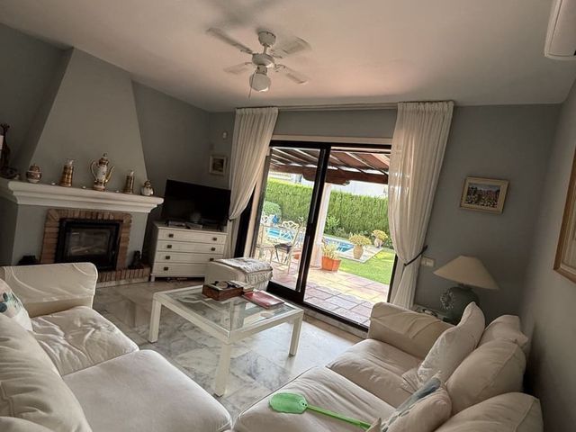 Image No.4-4 Bed Villa for sale