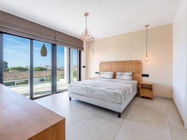 Image No.13-4 Bed Villa for sale