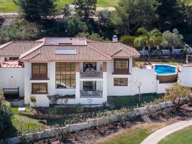 Image No.2-4 Bed Villa for sale