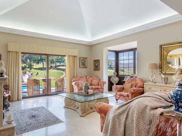 Image No.8-4 Bed Villa for sale