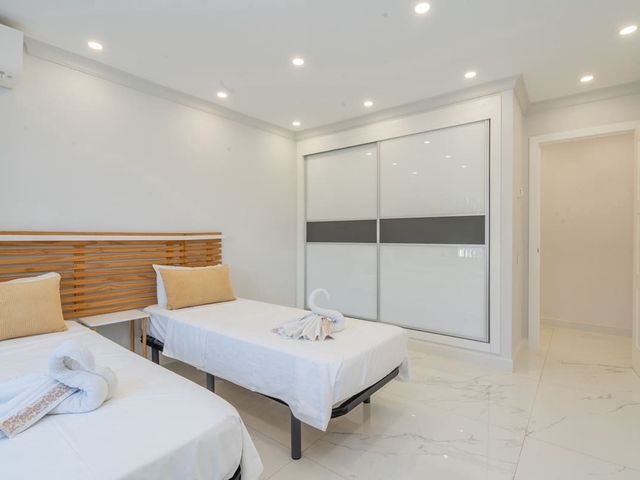 Image No.14-7 Bed Villa for sale