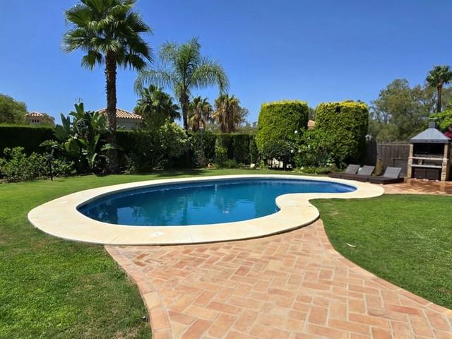 Image No.2-5 Bed Villa for sale