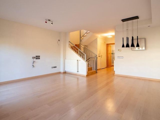 Image No.4-3 Bed Townhouse for sale
