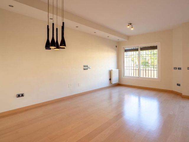 Image No.6-3 Bed Townhouse for sale
