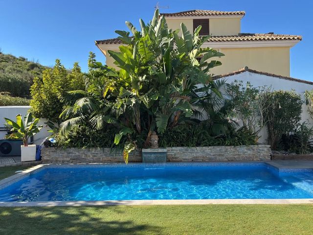 Image No.3-5 Bed Villa for sale