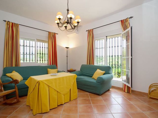 Image No.7-3 Bed Villa for sale