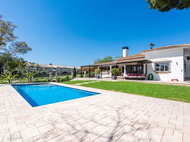 Image No.2-4 Bed Villa for sale