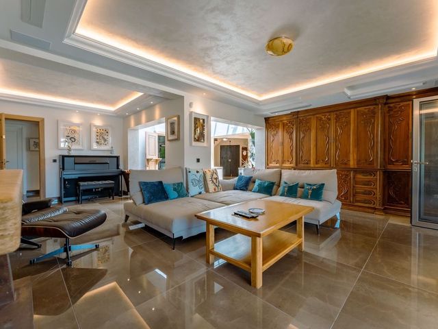 Image No.4-4 Bed Villa for sale