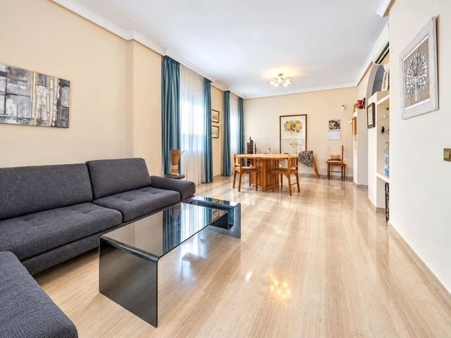 Image No.3-4 Bed Villa for sale