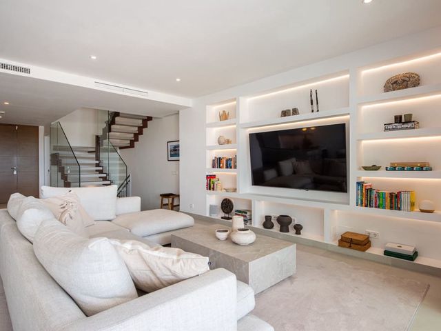 Image No.8-4 Bed Townhouse for sale