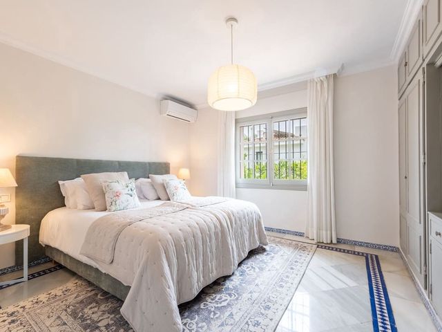 Image No.14-4 Bed Villa for sale