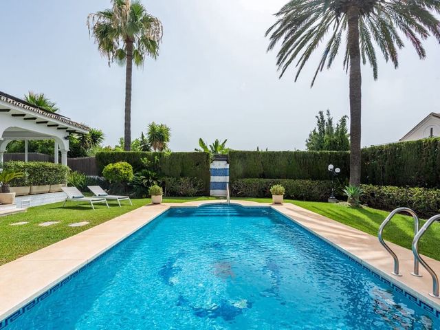 Image No.2-4 Bed Villa for sale