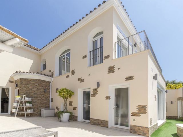 Image No.2-4 Bed Villa for sale