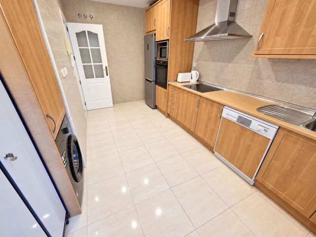 Image No.9-3 Bed Apartment for sale