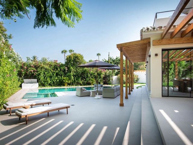 Image No.2-4 Bed Villa for sale