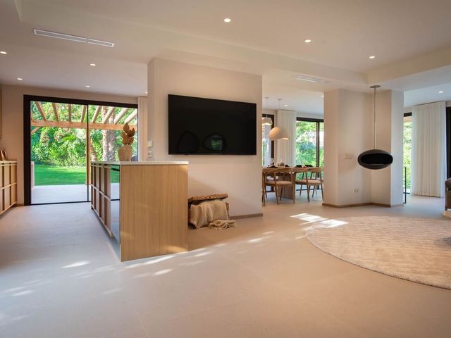 Image No.8-4 Bed Villa for sale