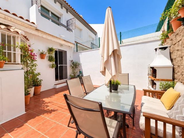 Image No.4-4 Bed Townhouse for sale