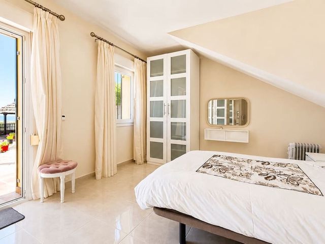 Image No.11-5 Bed Villa for sale