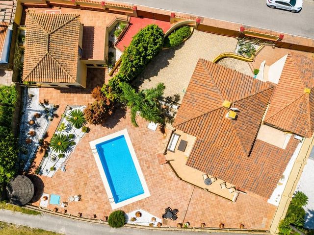 Image No.2-5 Bed Villa for sale