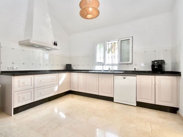 Image No.15-3 Bed Villa for sale
