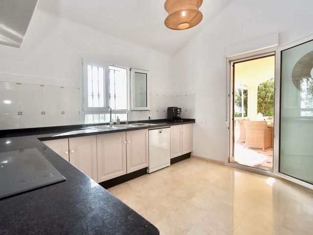 Image No.17-3 Bed Villa for sale