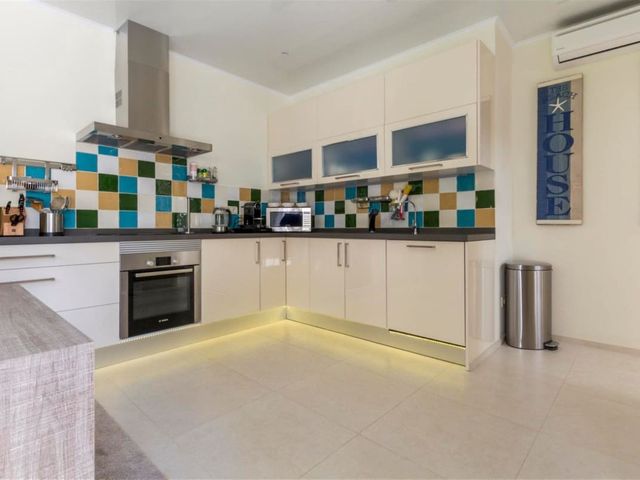 Image No.12-4 Bed Villa for sale