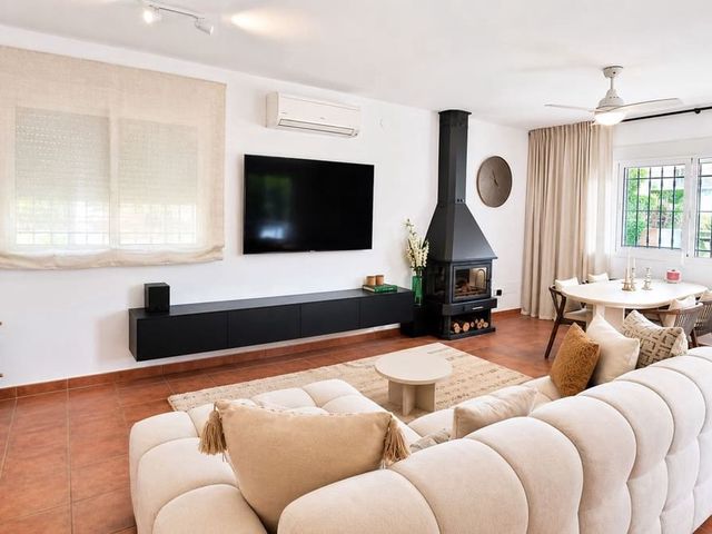 Image No.4-4 Bed Villa for sale
