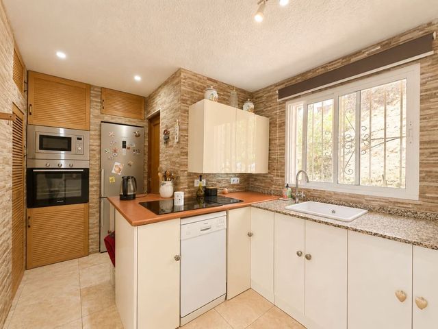 Image No.10-4 Bed Villa for sale