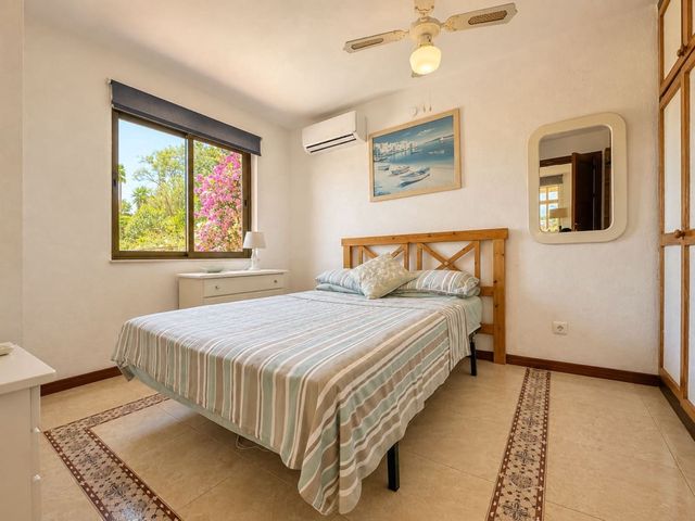 Image No.12-4 Bed Villa for sale
