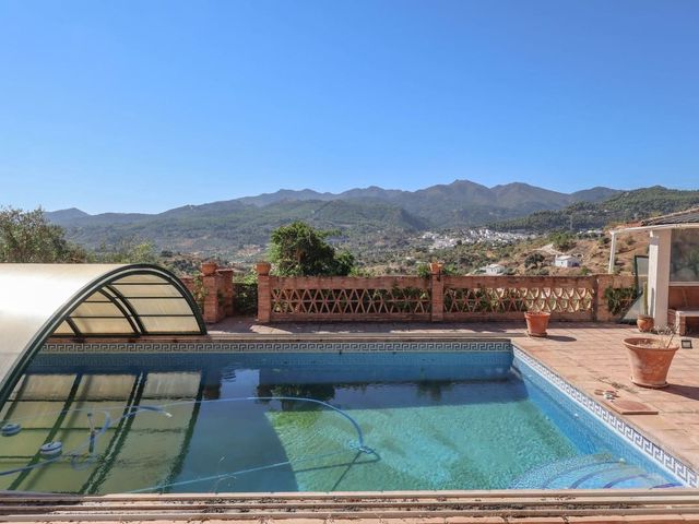 Image No.2-3 Bed Villa for sale