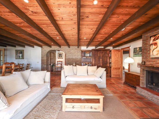 Image No.6-3 Bed Villa for sale