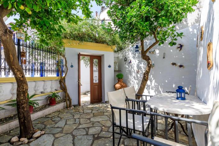 Image No.1-1 Bed Townhouse for sale