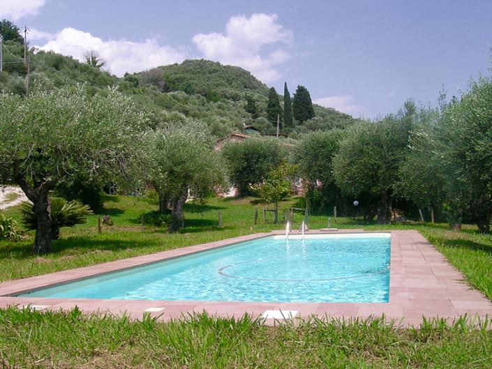 Image No.2-Propriété de pays de 5 chambres à vendre à Massarosa