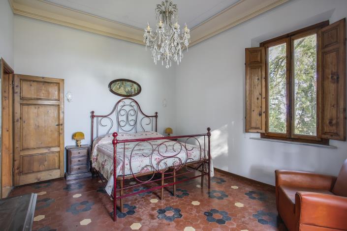 Image No.20-5 Bed Country Property for sale