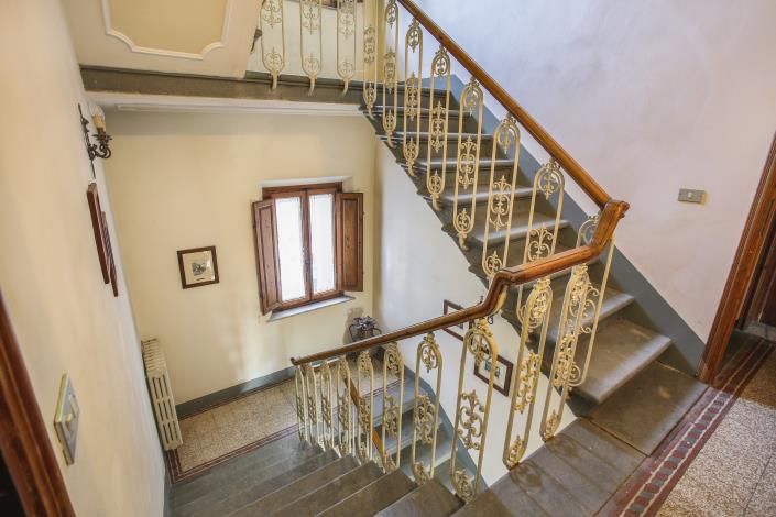 Image No.8-5 Bed Country Property for sale