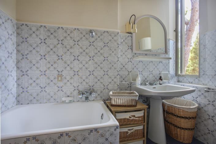 Image No.24-5 Bed Country Property for sale