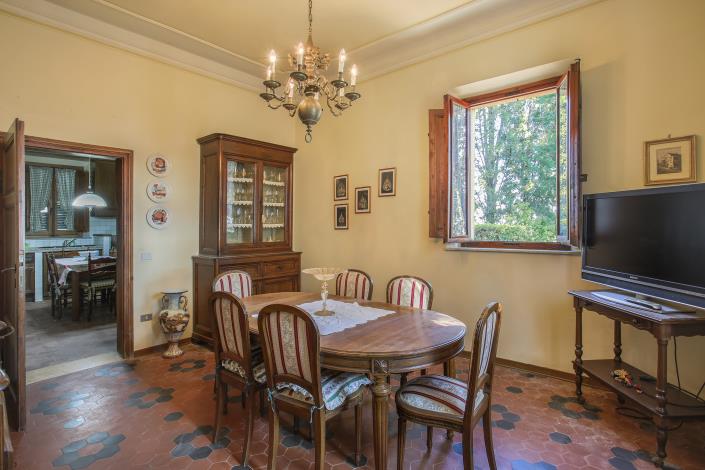 Image No.25-5 Bed Country Property for sale