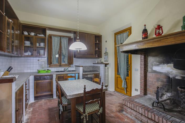 Image No.7-5 Bed Country Property for sale