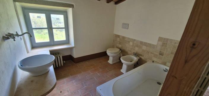 Image No.35-18 Bed Property for sale