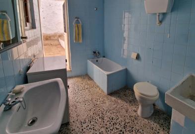 7-house-la-roca-bathroom