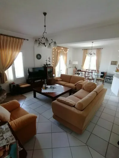 Image No.17-4 Bed Property for sale